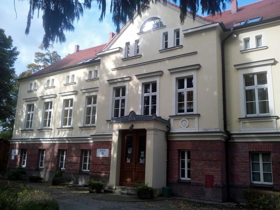 Stado Ogierów Sieraków Hotel Sierakow  Exterior foto