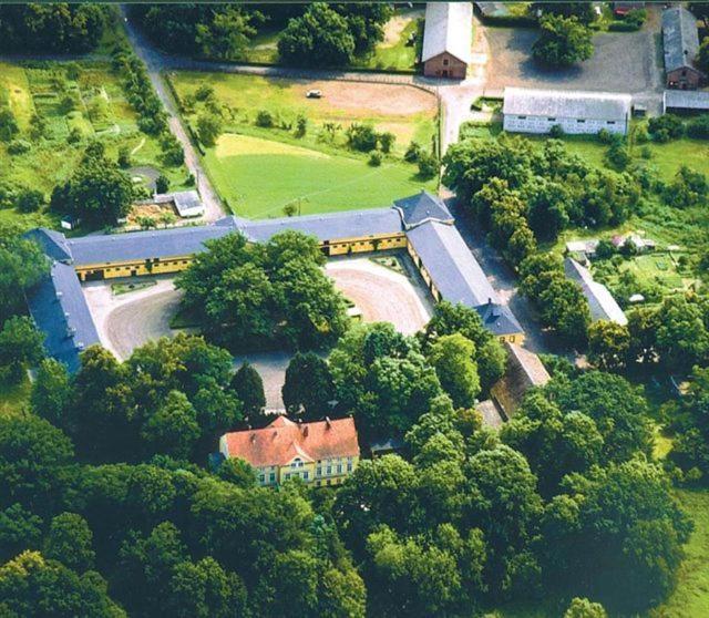 Stado Ogierów Sieraków Hotel Sierakow  Exterior foto
